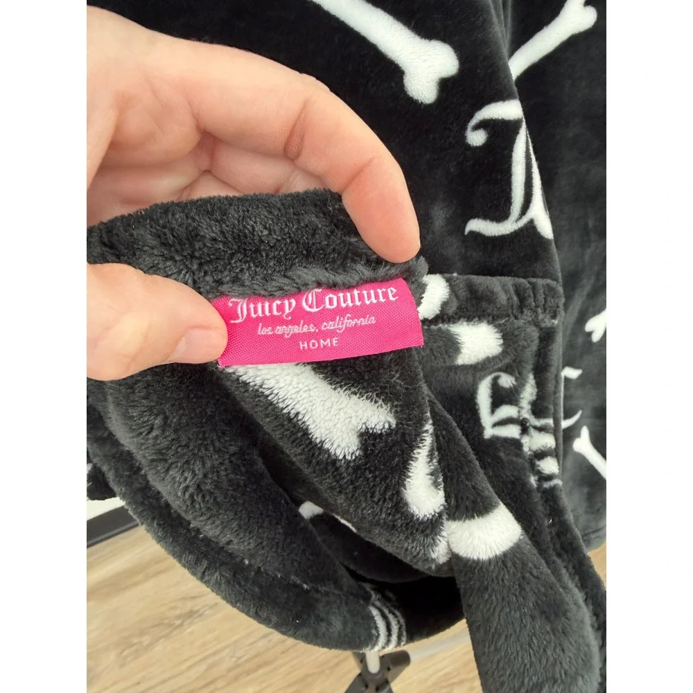 Juicy Couture Throw Blanket Unisex 50x70 Black Excellent Monogram Bone Print